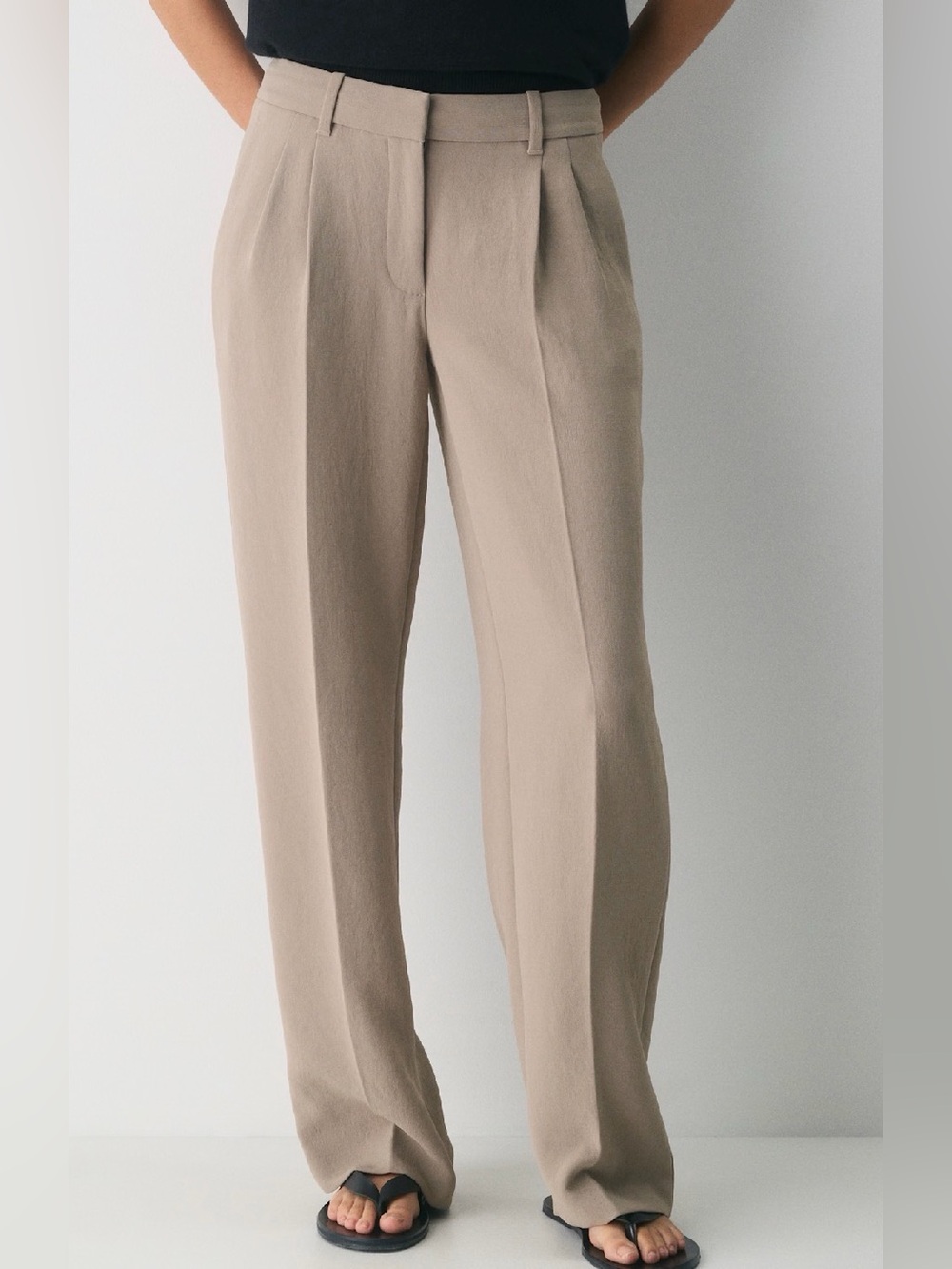 Aritzia Effortless Pants, Low-Rise, Size 16 in Nomad Taupe.